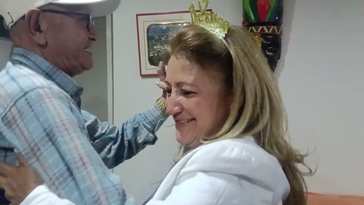Feliz cumpleaños te desea el mariachi acompañado de tu familia y amigos 🎉🎊🥳🎂