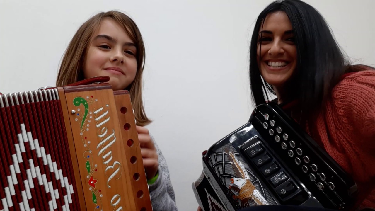 CANZONI DI NATALE - SCUOLA DI ORGANETTO - VALENTINA DONATO E LA SUA PICCOLA ALLIEVA SOFIA