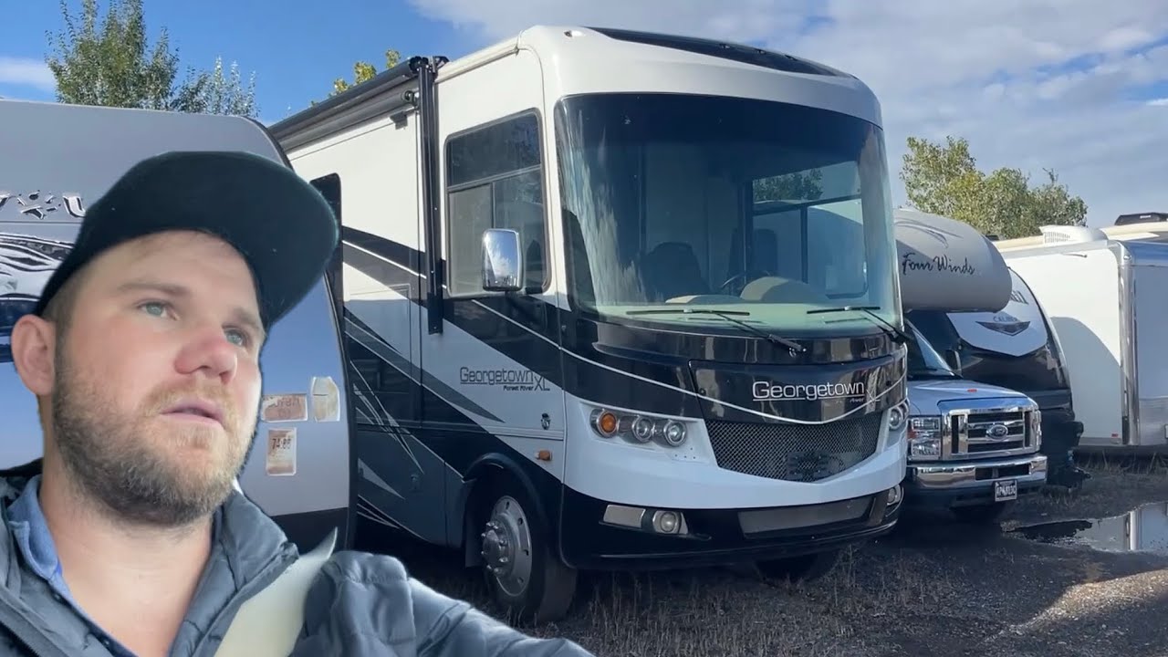 Auction Day Vibes: Previewing a Camper and Checking Out Other Rigs