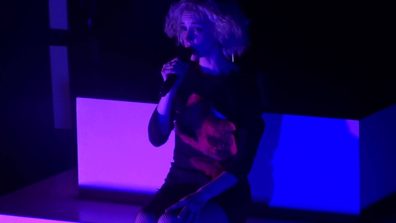 St. Vincent - The Bed (HD) Live In Paris 2014