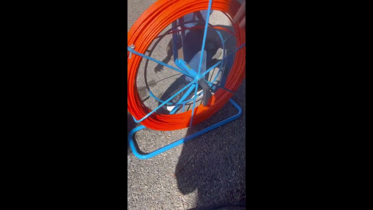 TARAVELLO   Utilisation d'une aiguille de tirage pour c&acirc;ble &eacute;lectrique.
