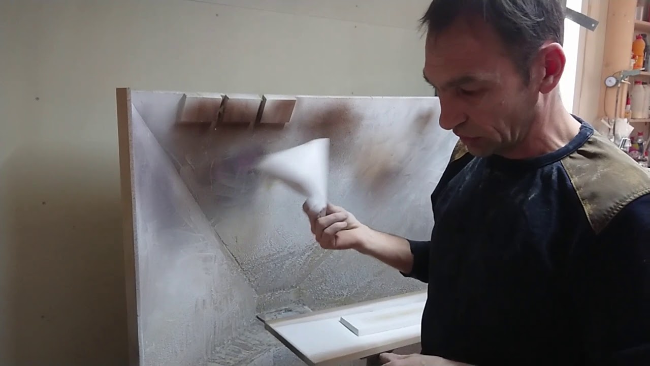 Покраска ступеней лестницы.