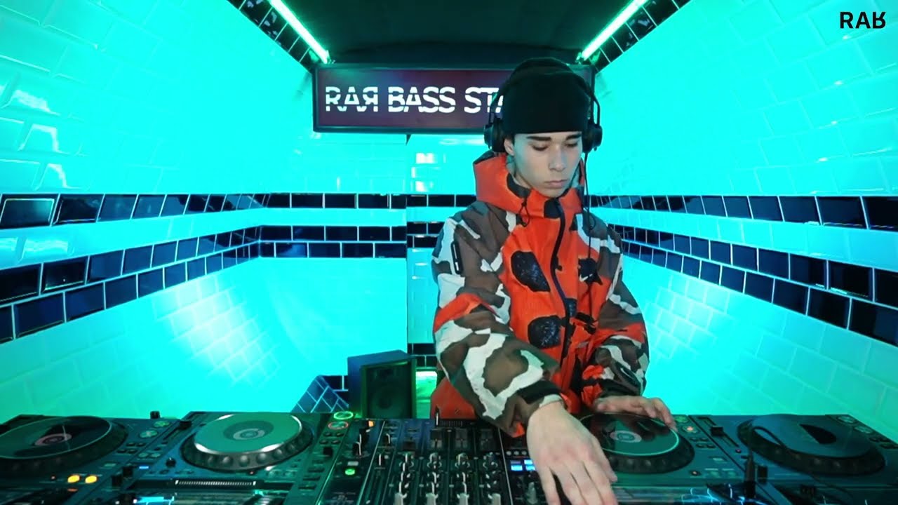 RAPH / 131 BPM - BASS STATION 2  - 157 / TECH HOUSE