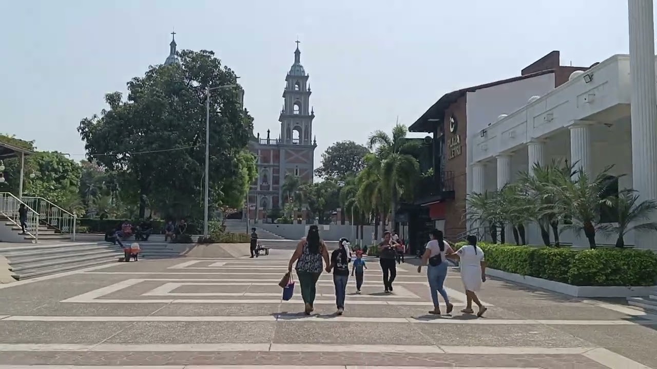 SLA San Luis Acatlán, entrada a la montaña por la Costa de Guerrero. Plaza, Ayuntamiento e Iglesia 