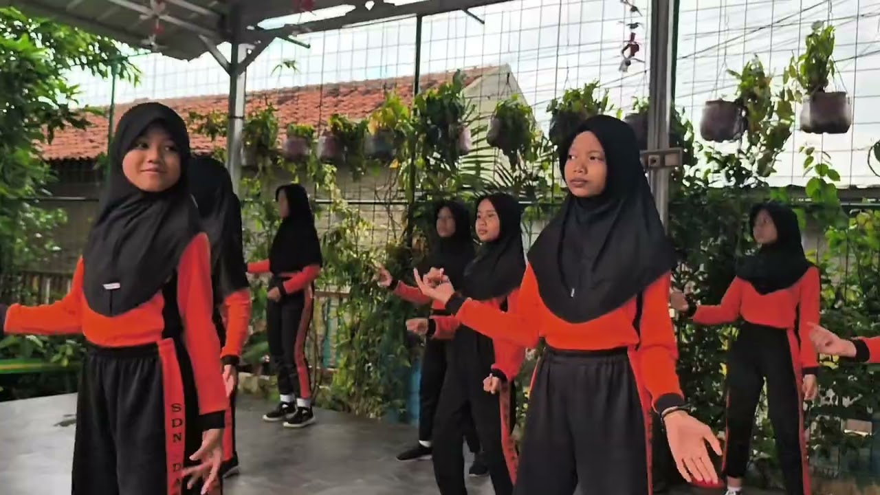 Senam Kreasi Tor Monitor Ketua   SDN Darussalam
