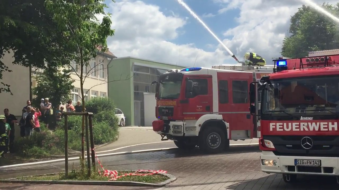&Uuml;bung 150 Jahre Feuerwehr Sigmaringendorf mit Werkfeuerwehr Zollern und Feuerwehr Herbertingen