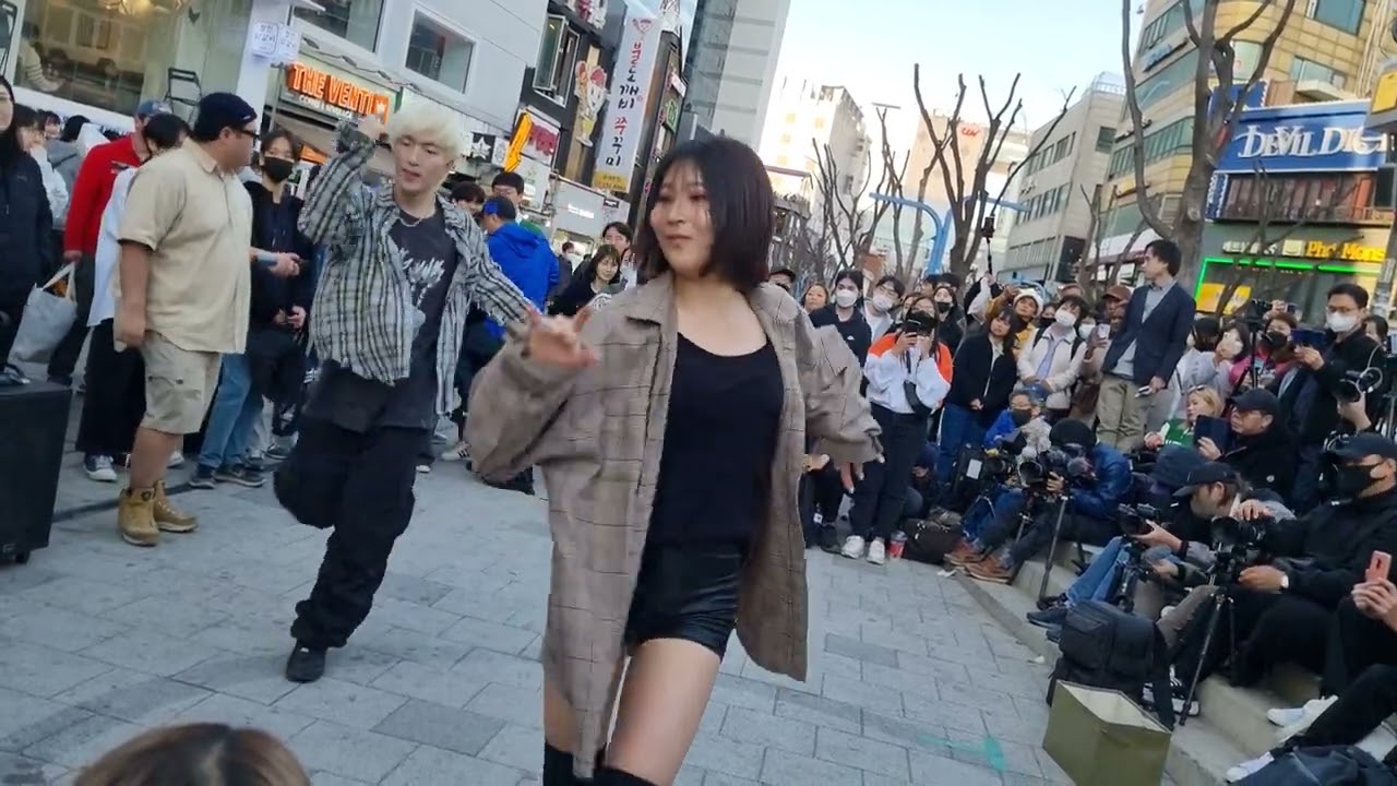 [STREET ARTIST] RECO: JANGWOO & DONGJOO. INTERACTIVE HONGDAE BUSKING (MOVE). 230326.