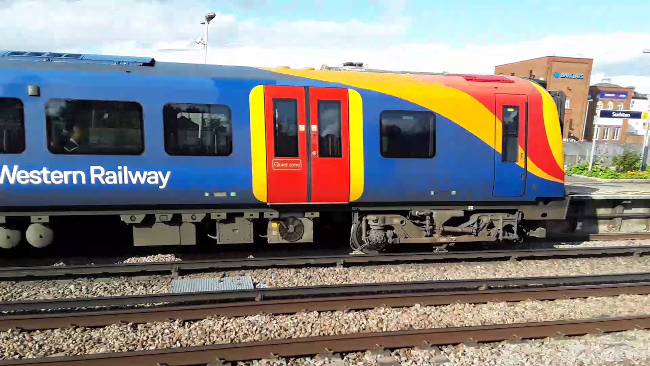 Trains at: Surbiton, SWML, 19/10/19