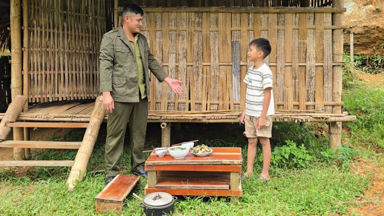 The kind policeman made a wooden dining table with the orphan boy Nù on the weekend.