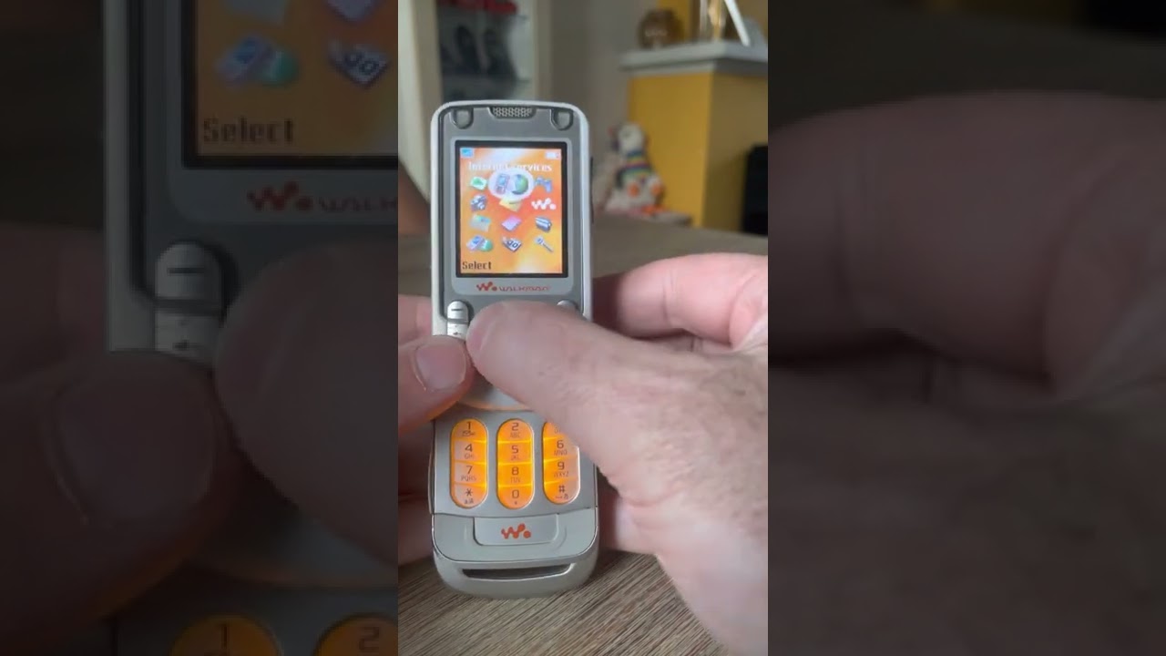 Demonstration of Sony Ericsson W550i walkman phone