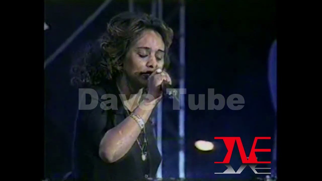 Ethiopian Music:- በዛወርቅ አስፋው - ወዳጅ ያጣ ጎጆ | Bezawork Asfaw Live @ Addis Ababa Stadium |