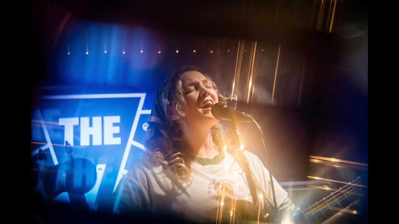 Hels Pattison - Merry Go Round Live from The Engine Room