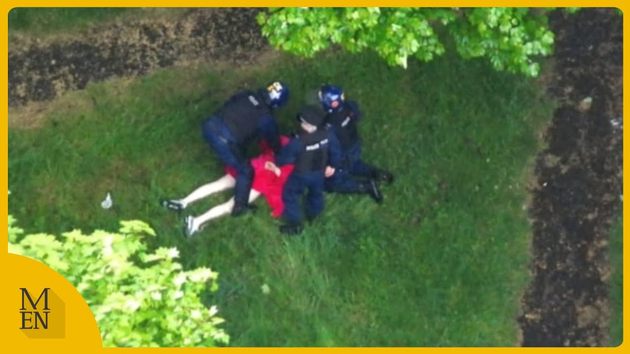 Suspected drug dealer tries to escape police in his dressing gown