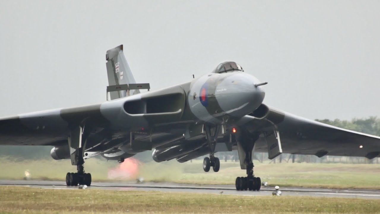 Avro 698 Vulcan B2 Royal Air Force XH558 G-VLCN arrival RAF Fairford RIAT 2015 AirShow