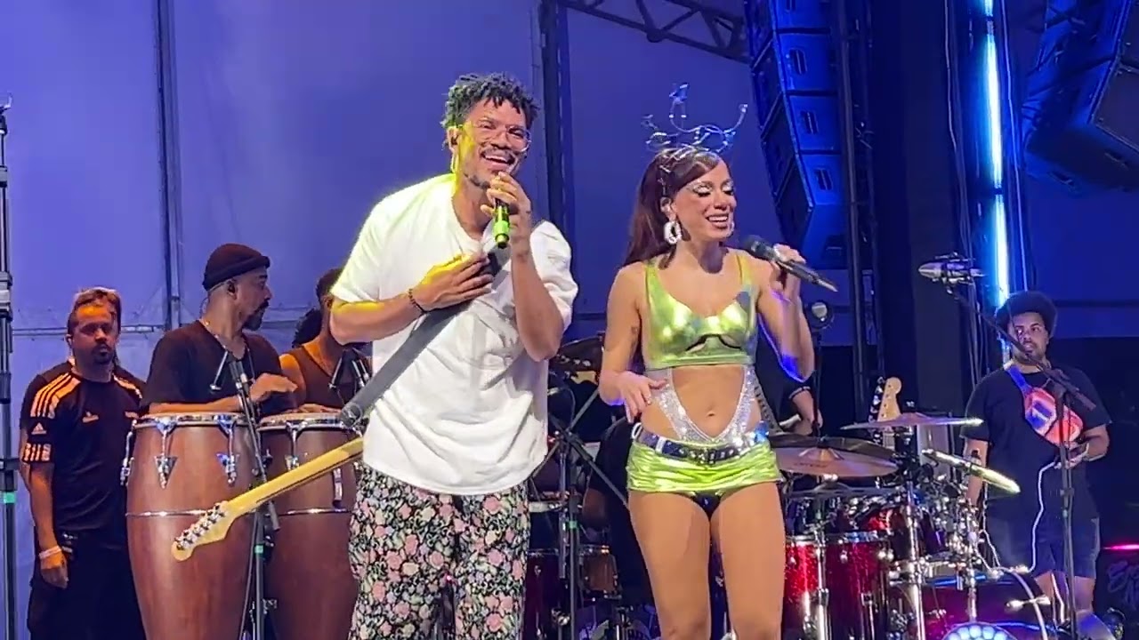 SORRI, SOU REI / Anitta e Alexandre Carlo (Natiruts) no Ensaio da Anitta Brasília 2023