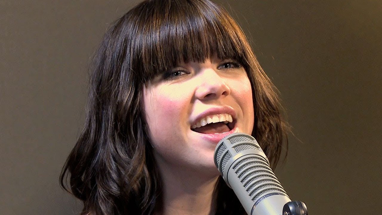 Carly Rae Jepsen Sings Joni Mitchell - 