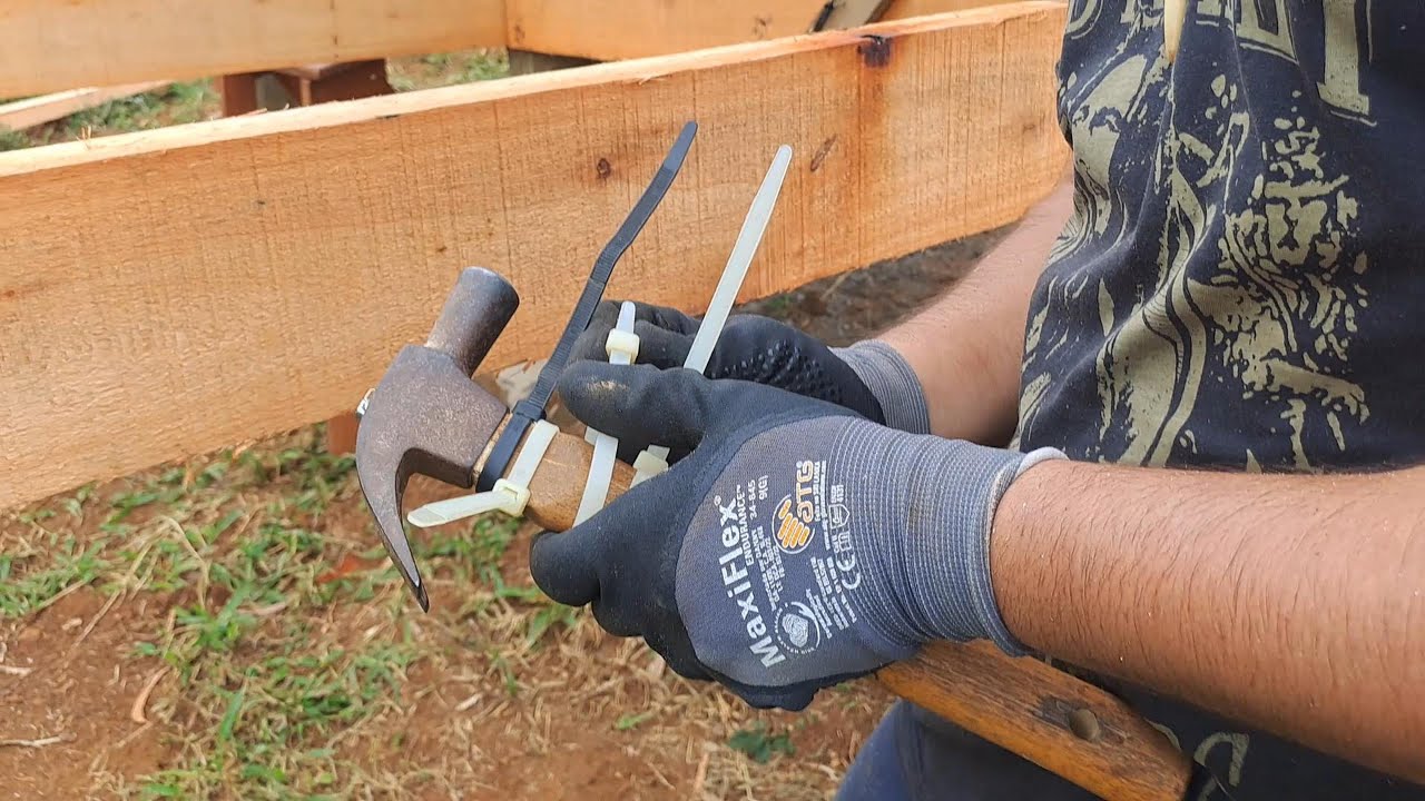 Finalizando a Estrutura da Casa em um Dia Nublado