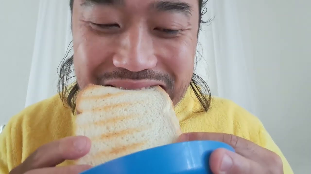 ASMR EATING SOUNDS - GRILLED CHEESE & PEANUT BUTTER