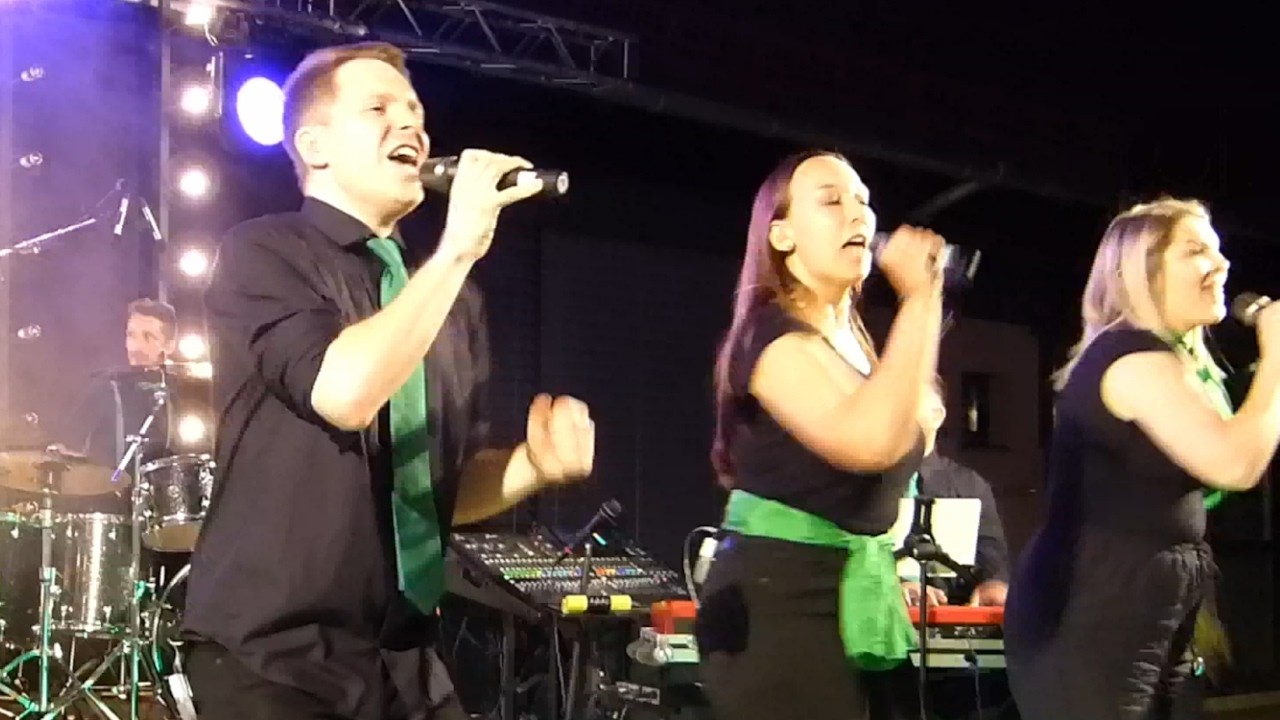 Let Me Entertain You ~ Cover von black'n'green
