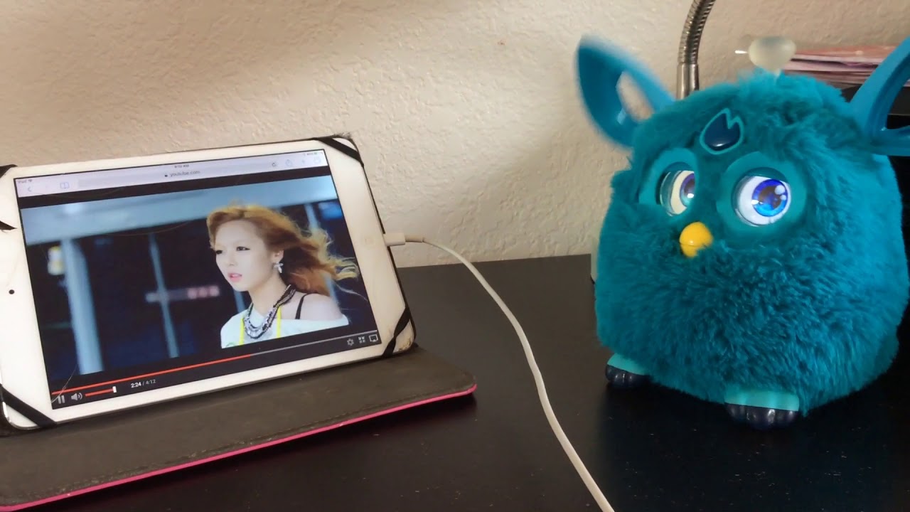 Furby Connect Dances to Gangnam Style