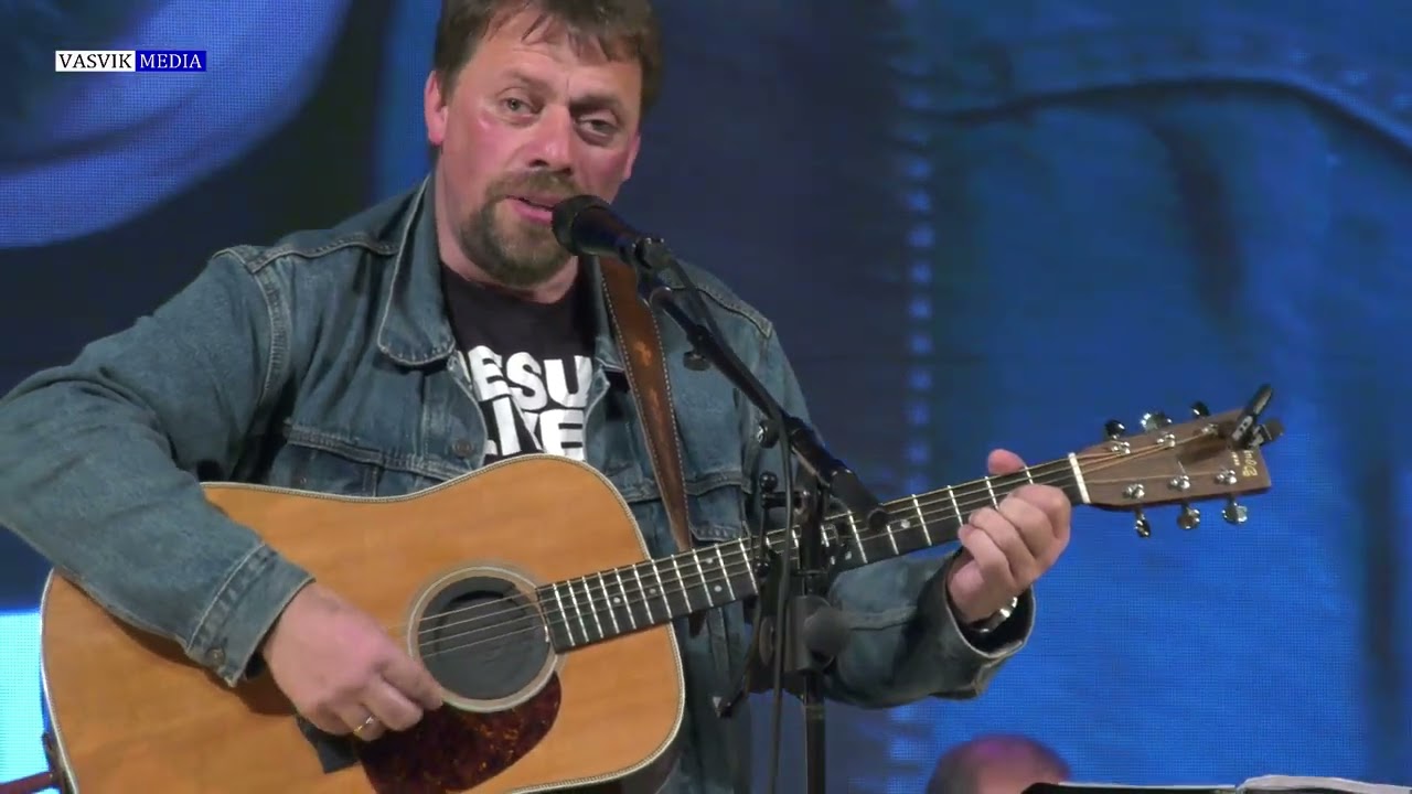 (5474) Svein Í Prestgarði: Der hvor roser aldri dør