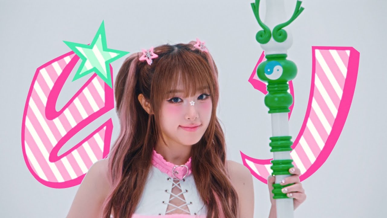 YENA「STAR! (feat. Hatsune Miku)」 Music Video