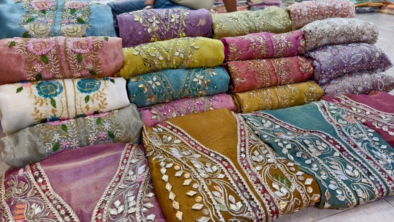 आधे से आधे रेट में सूट , SOLO COLOUR DESIGN में ईद के सूट घर बैठे लो suit wholesale market surat 