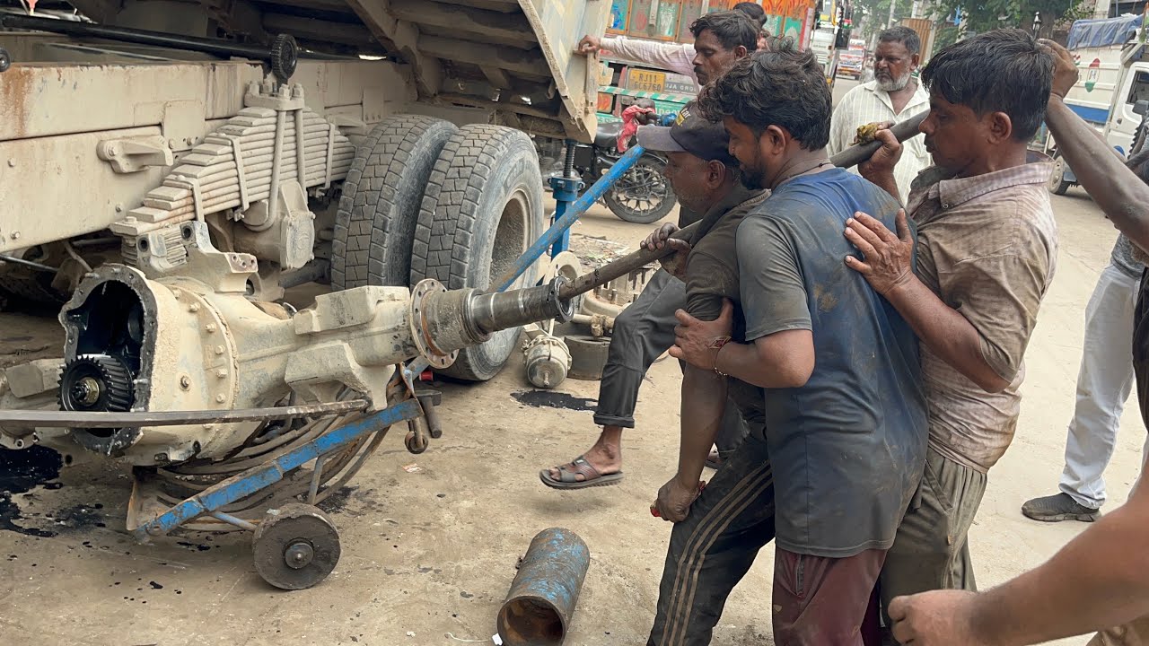 Truck leaking differential repair work | Indian trucks mechanics