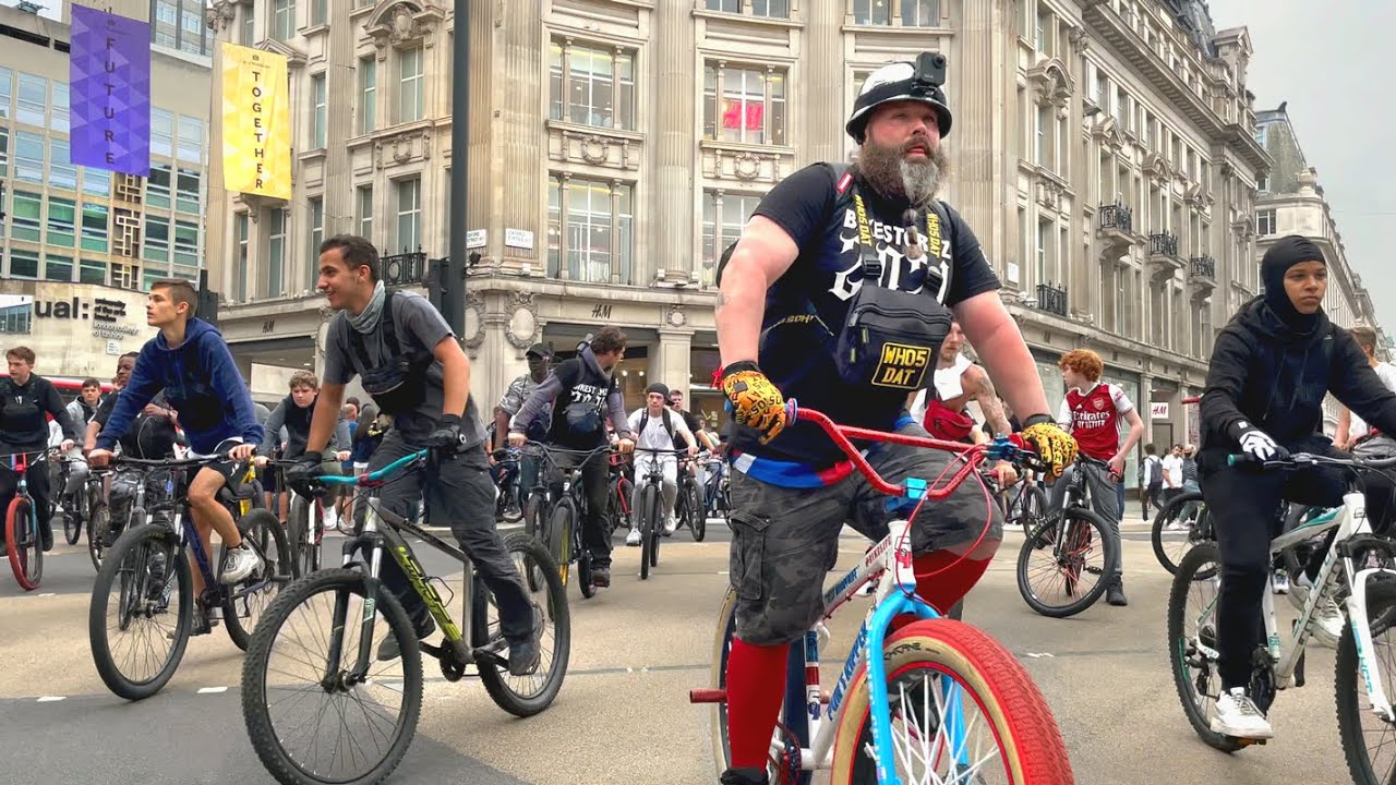 BikeStormz London - 1000s of Bikes cross Oxford Circus [4K HDR]