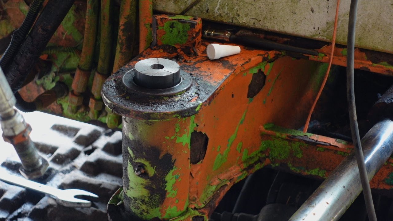 Restoring a mini digger king post