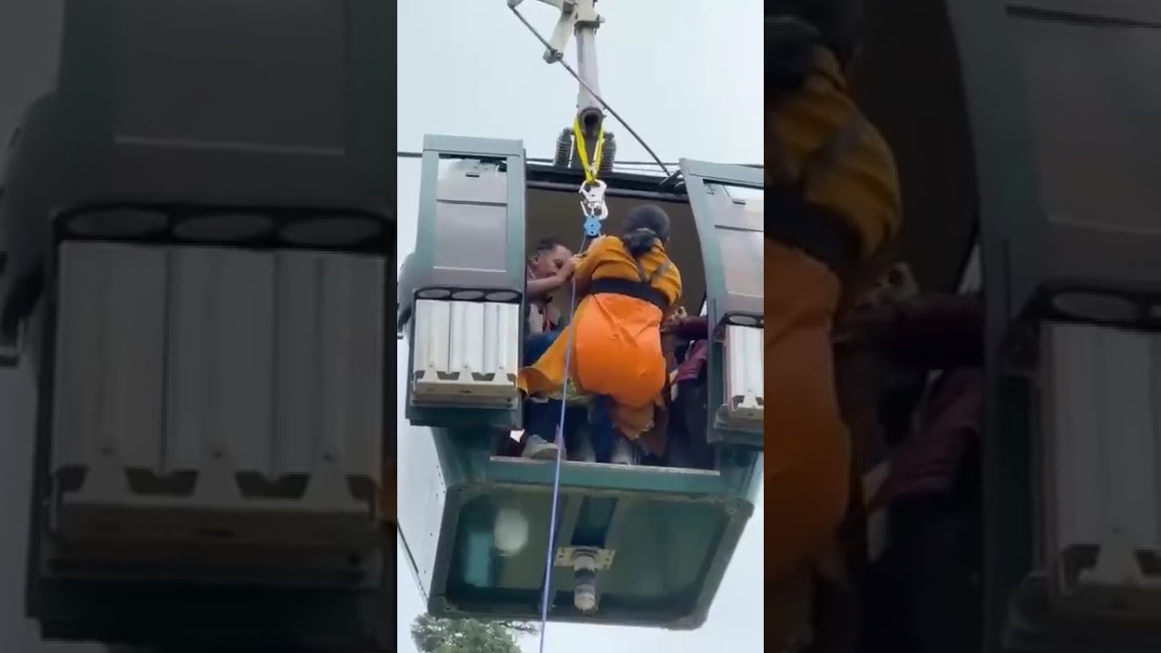 300 Tourists Stranded Mid-Air As Technical Snag Halts Gulmarg Gondola Service