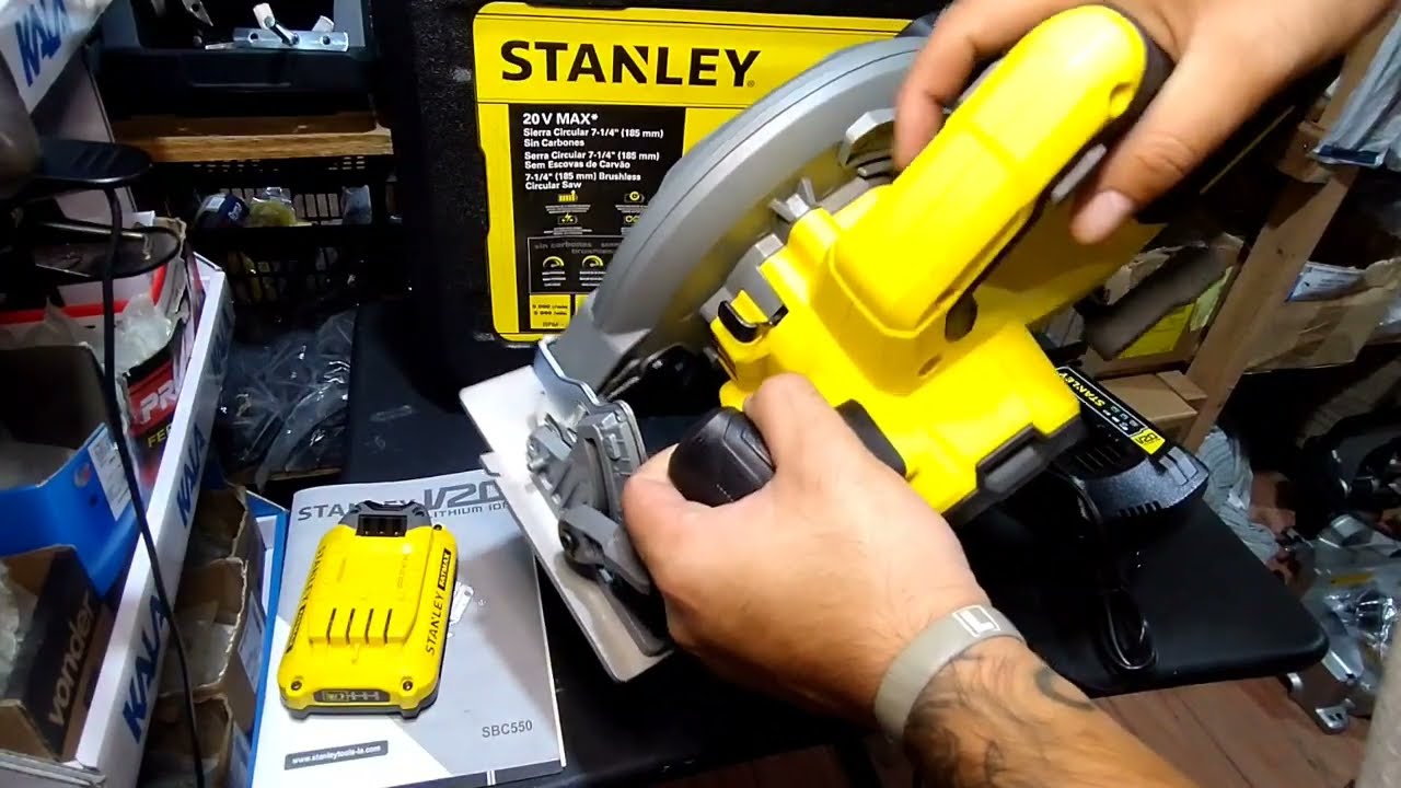 Serra Circular A Bateria Com Motor Brushless Sb204-br Stanley