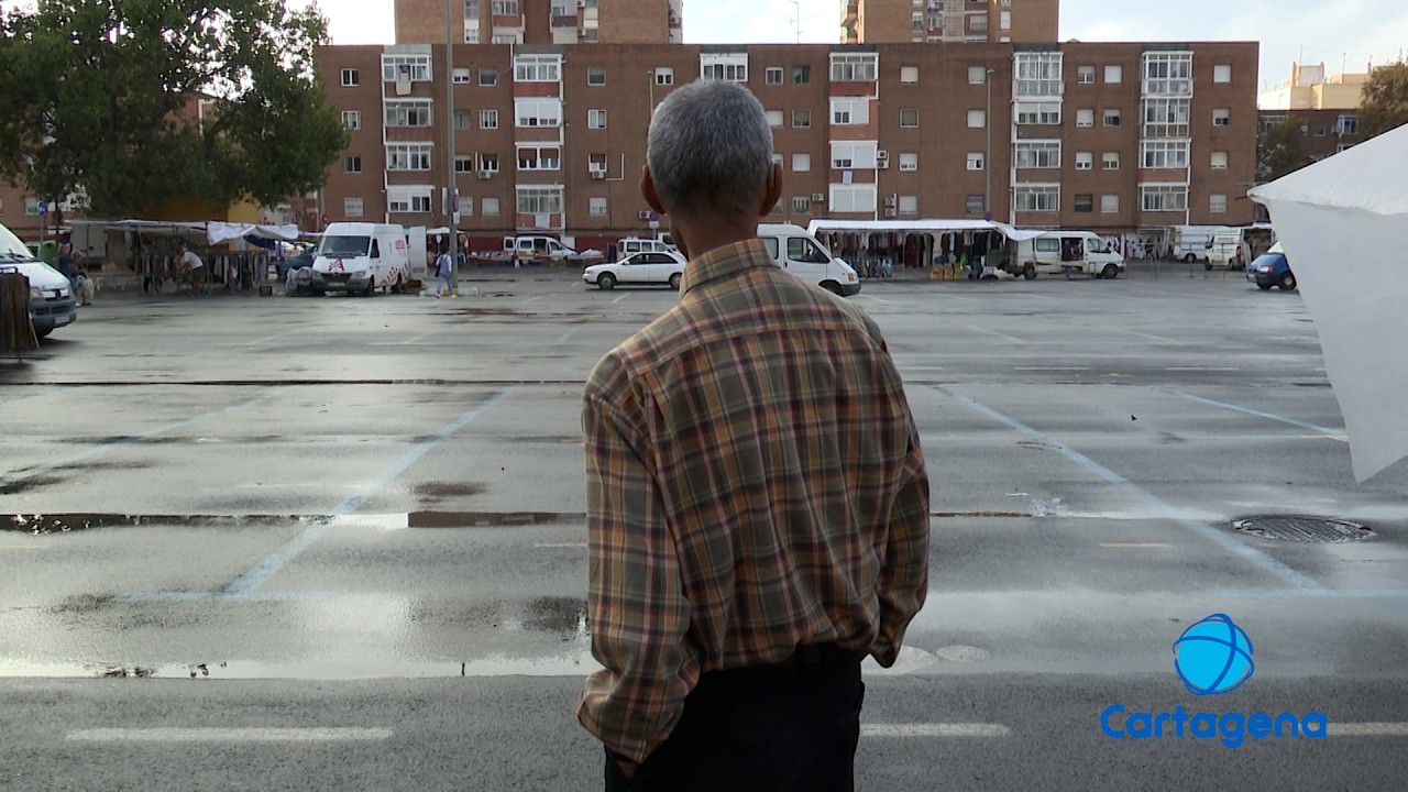 El temporal deja puestos vacíos y grandes pérdidas en el mercadillo