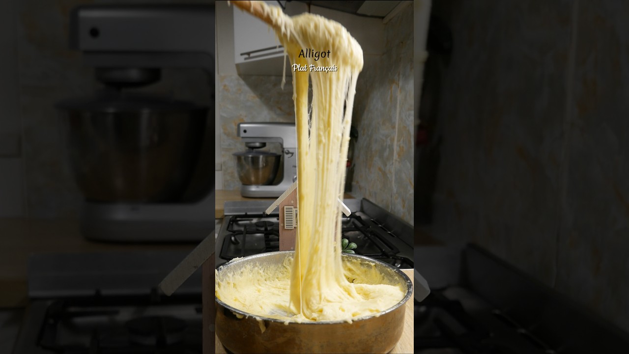 Recette d' ALLIGOT, une sp&eacute;cialit&eacute; Fran&ccedil;aise 🇫🇷 &agrave;( 500g de tomme )#alligot #tomme #recettefacile