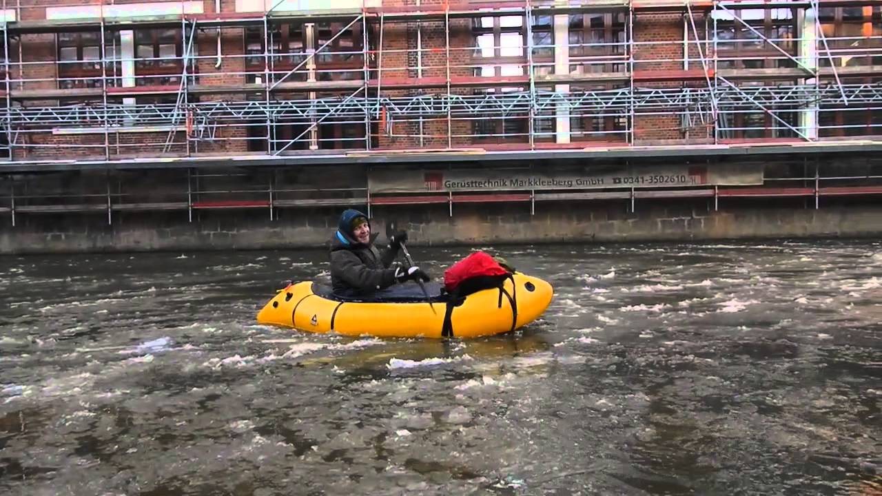 Packrafting on ice - city paddling in Leipzig