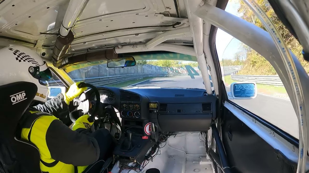 Nordschleife Rennen Schwedenkreuz 2024 .. Harter 3 Kampf BMW 318 IS Clio RS