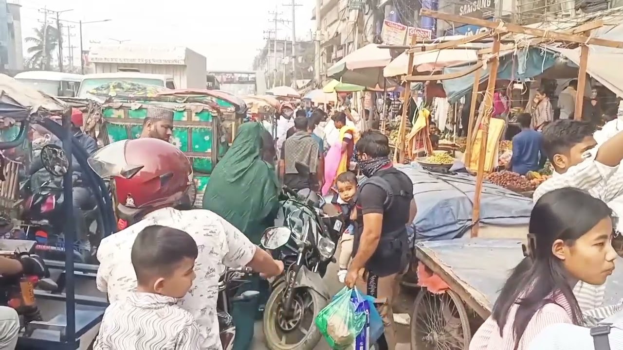 সাভারে বিভিন্ন এলাকায় ফুটপাত দখল: তীব্র যানজট, জনদুর্ভোগ ও চাঁদাবাজির অভিযোগ।news update. 2026
