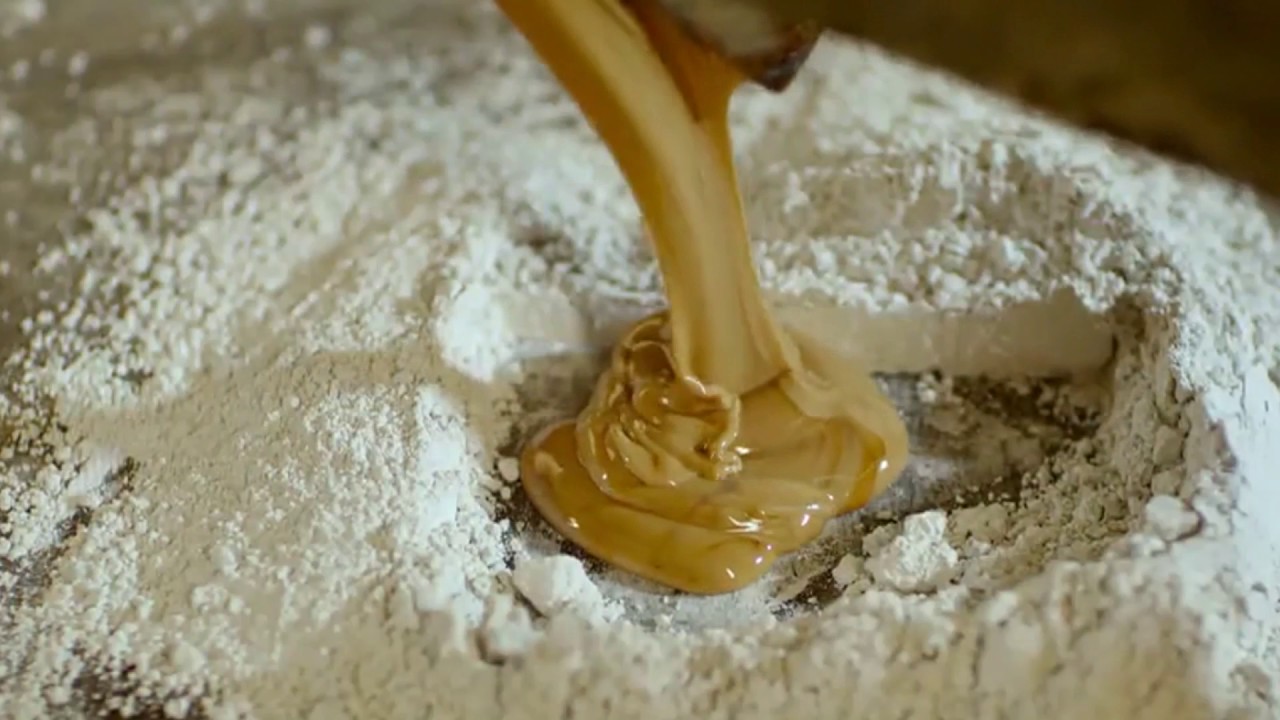 The traditional craft of lacquer furniture