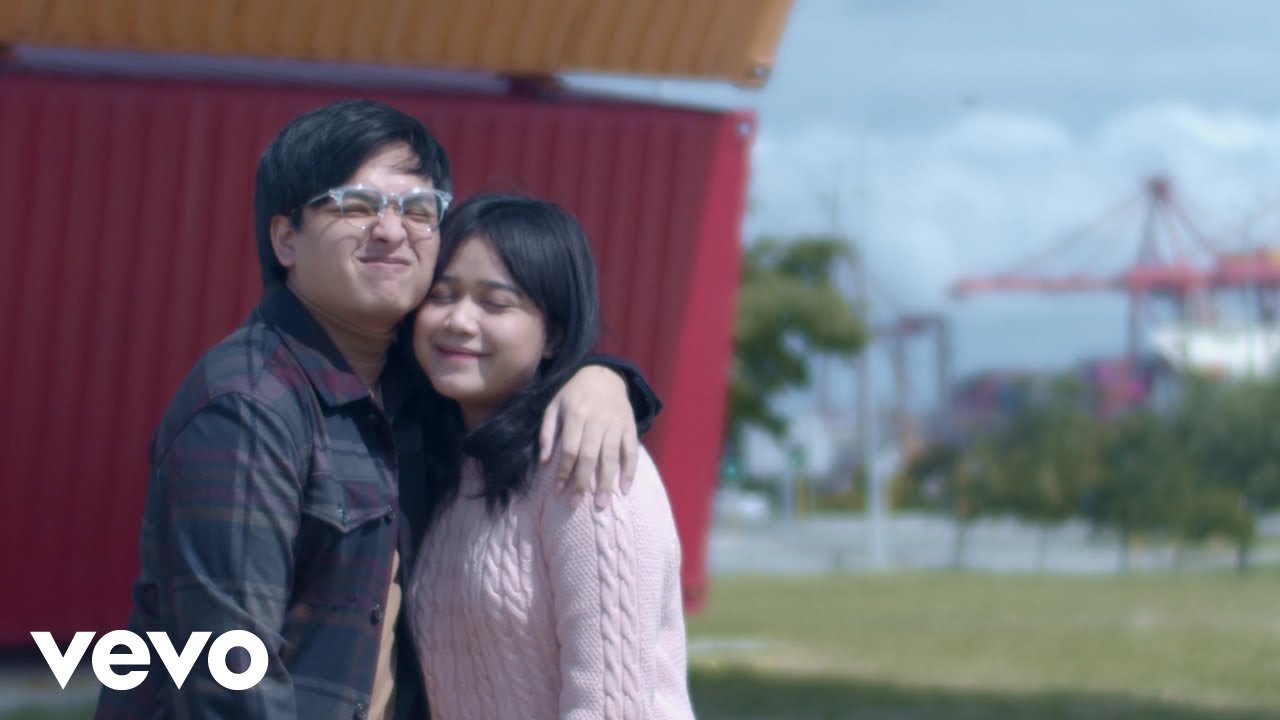 Arsy Widianto, Brisia Jodie - Sejauh Dua Benua (Official Music Video)