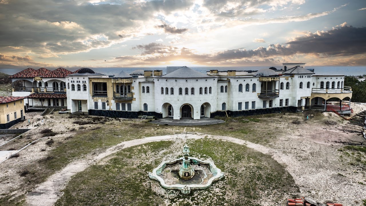 Billionaire's ABANDONED $59,000,000 Mega Beach Mansion