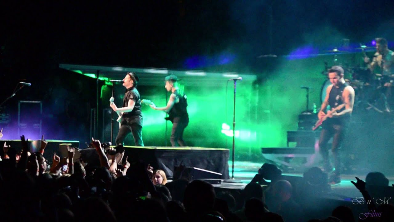 Fall Out Boy - Thnks Fr Th Mmrs (Live in Chicago 7/11/2014)