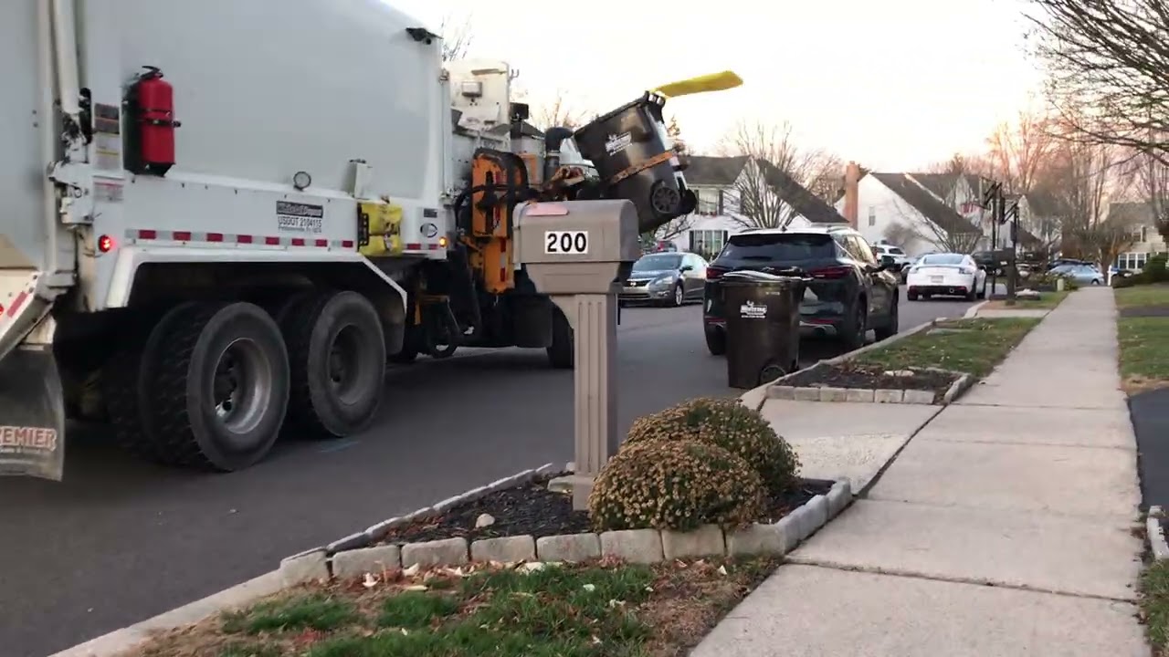 Whitetail disposal Mack LR labrie automizer flying thru 6am recycle