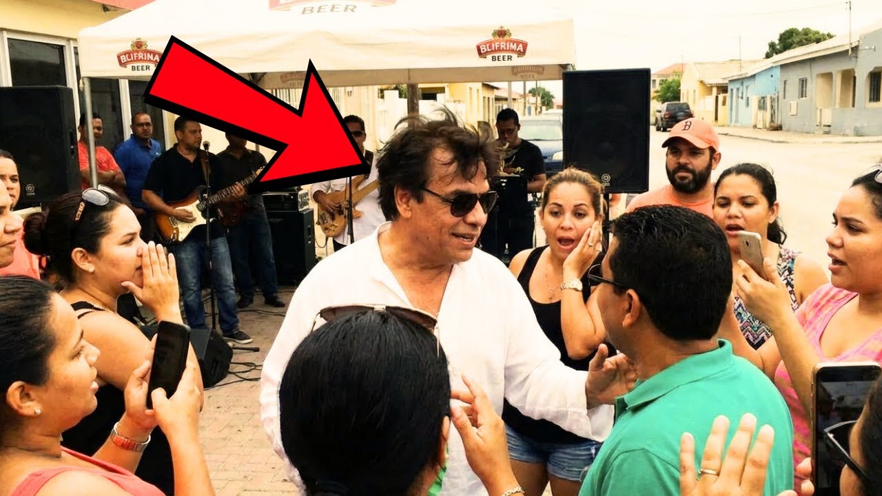Juan Gabriel DETUVO su Auto Cuando vio un Espectáculo en las Calles de Aruba — Lo Que Hizo Aquel Día