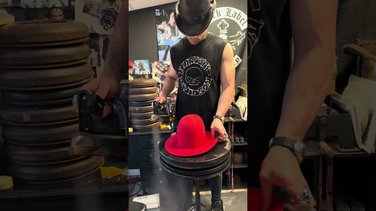 Step by step Telescope Crown in red tone with flat brim