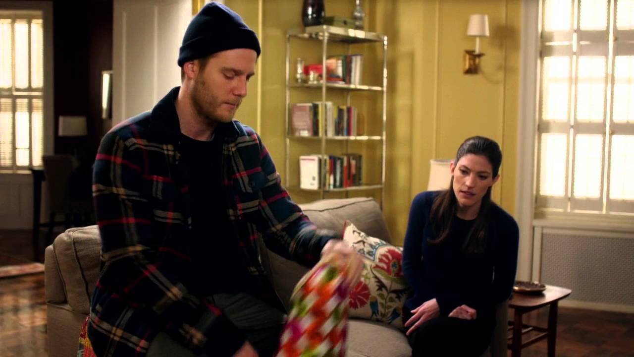 LIMITLESS S01E16 BRIAN GIVING REBECCA A BIRTHDAY GIFT AFTER A 