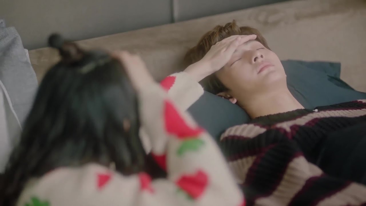 單親媽媽徹夜照顧生病的霸總，兩人感情大增 💖 中国电视剧