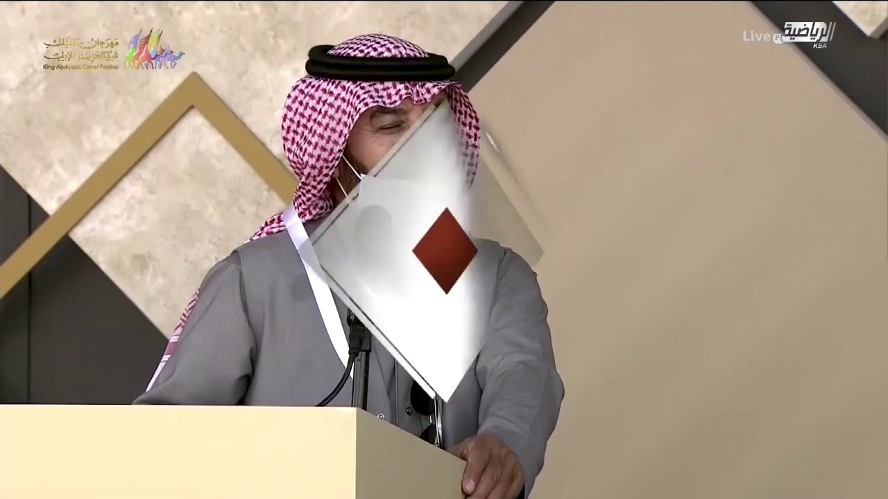 لقاء مع المالك مهنا بن ابراهيم خليل العنزي أحد المنافسين على فئة الفردي (جل) لون الشعل