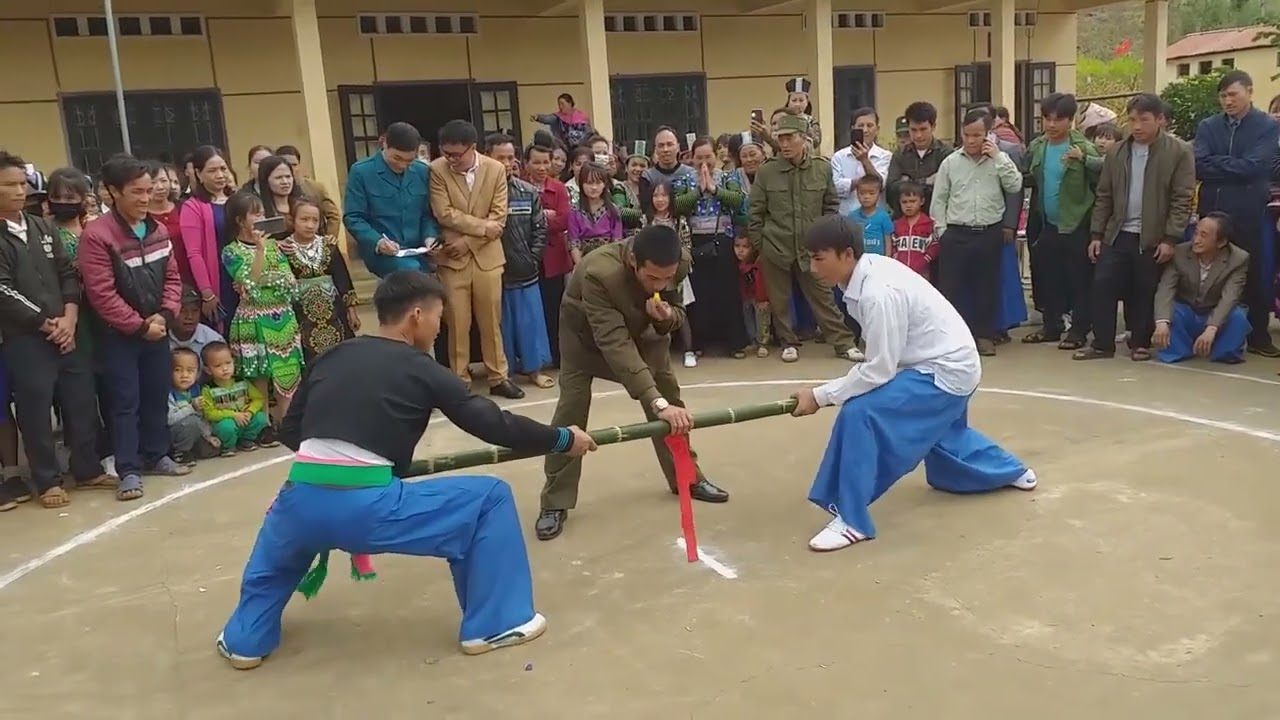 30 xyoo no. Cuộc thi đẩy gậy 