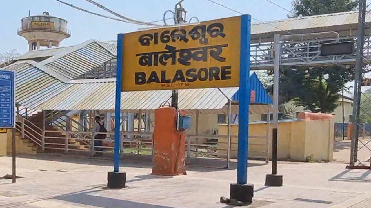 Balasore railway station 12821/Dhauli Express Arriving Departing, Indian Railways Video 4k ultra HD