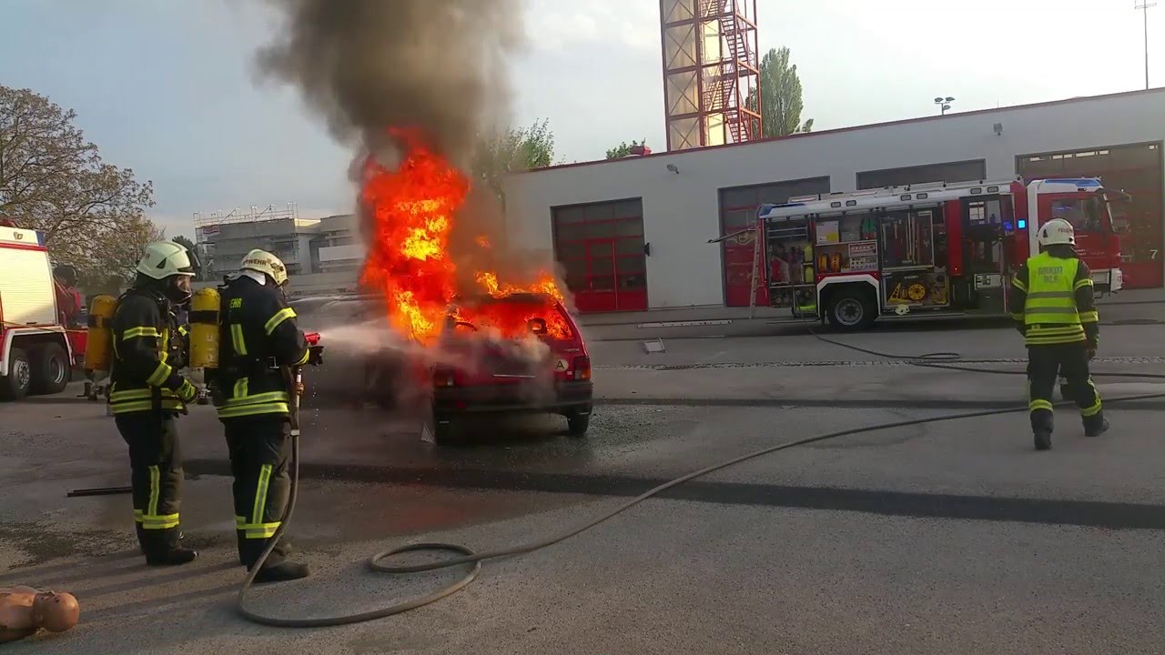 Einsatzübung, Verkehrsunfall mit Personenbergung und Brand